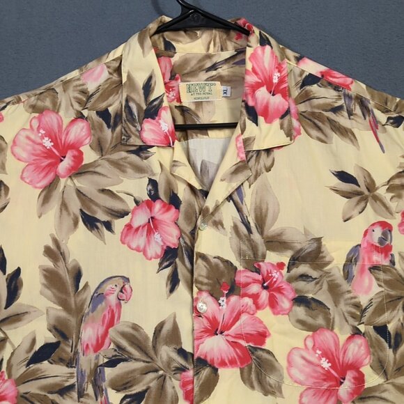 Newt At The Royal Honolulu Shirt Men's XL Mulitcolor Floral Parrots Hawaiian - Picture 3 of 9